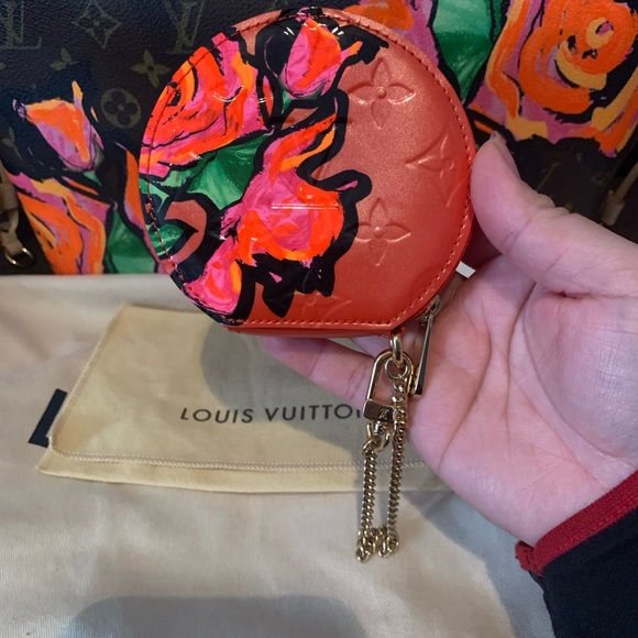 Authentic LV Roses coin pouch - Picture 3 of 9
